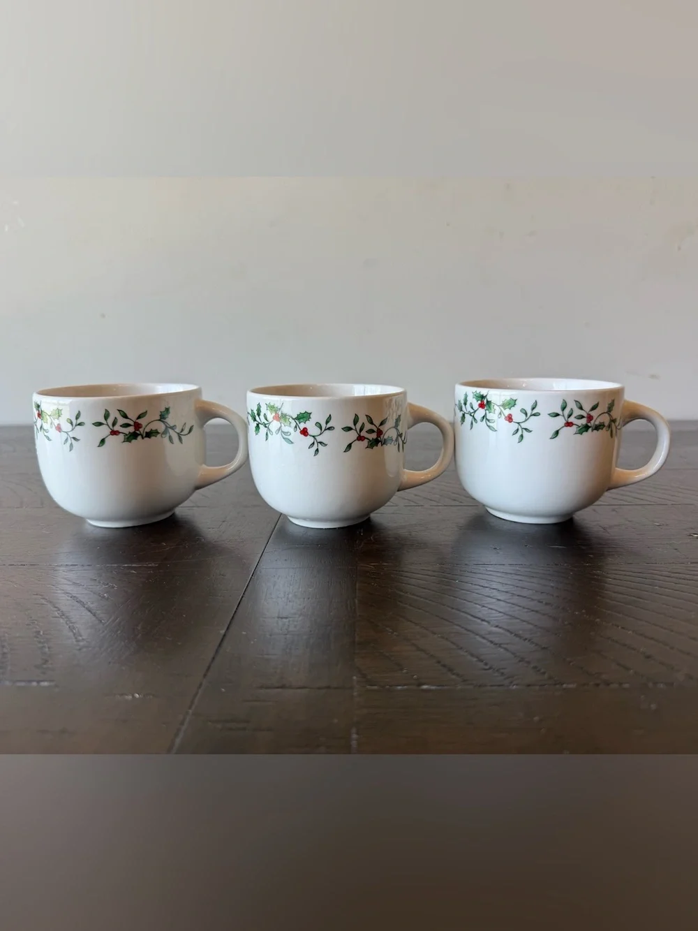 Royal Seasons Christmas Holiday Holly Berry Ivy Garland 8oz Coffee Mug Set of 3